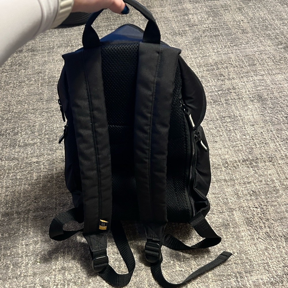 Small Case Logic Camera Backpack - image 2